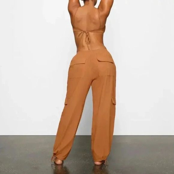 Skims by Kim Kardashian Cover Up Cargo Pants Almond Color Size Small Womens - Picture 4 of 11